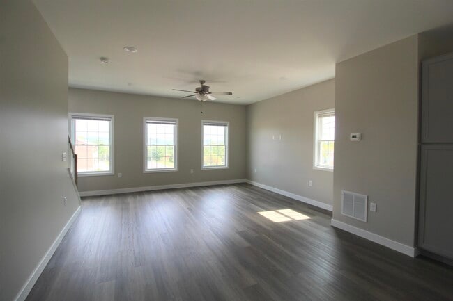 Photo - 101 WILLOWSTONE Ct