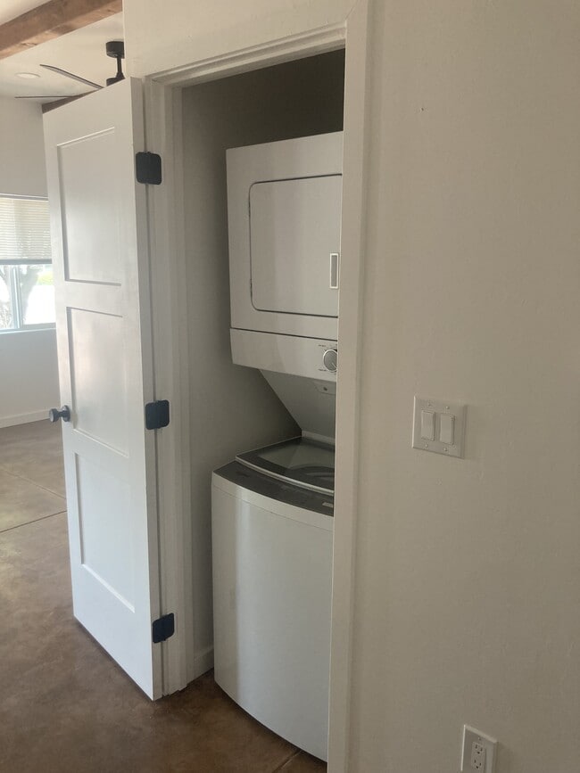 Photo - 1050 E Water St