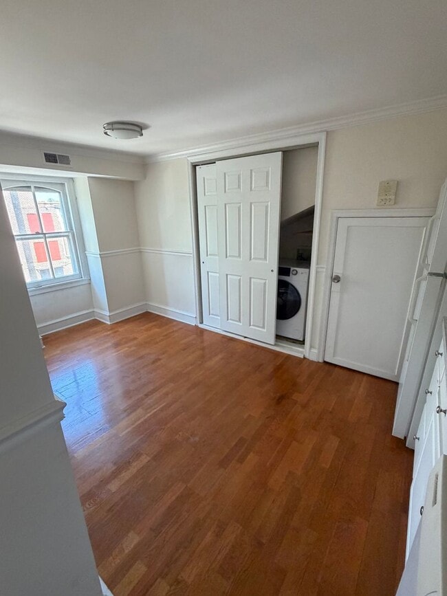 115 Bloomingdale Ave Unit 3