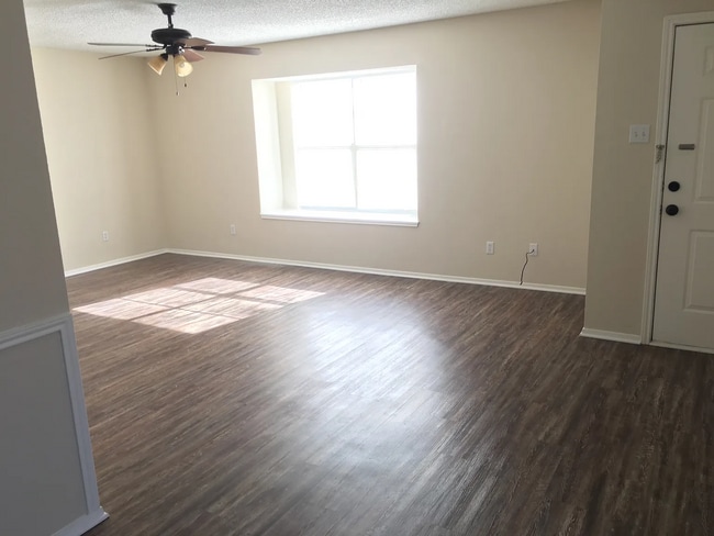 Photo - 306 Williams Rd