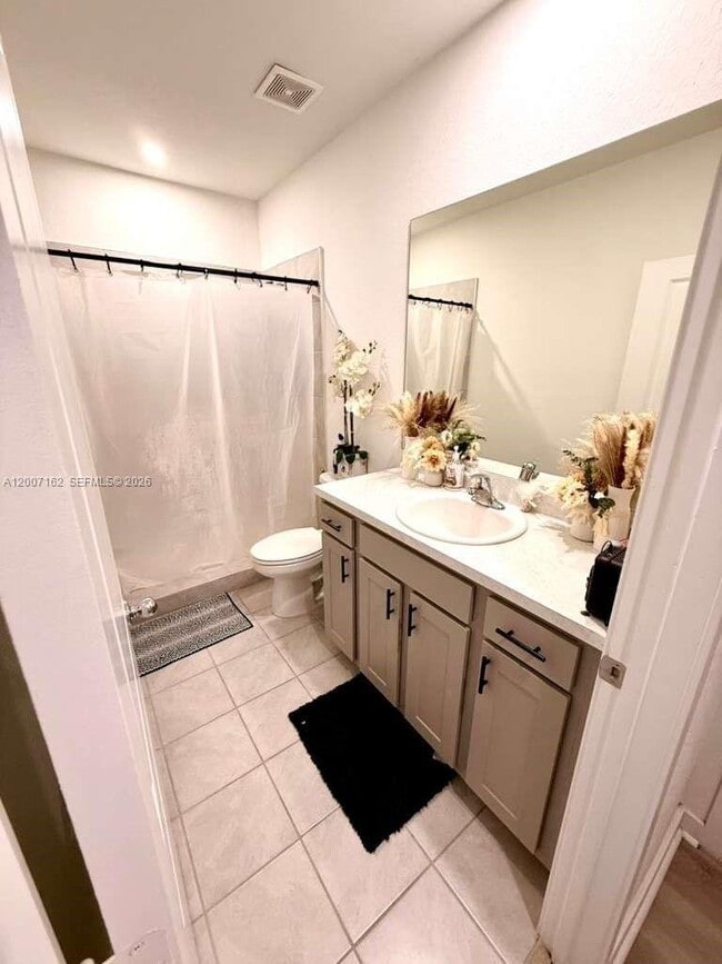 Photo - 470 NE 12th St