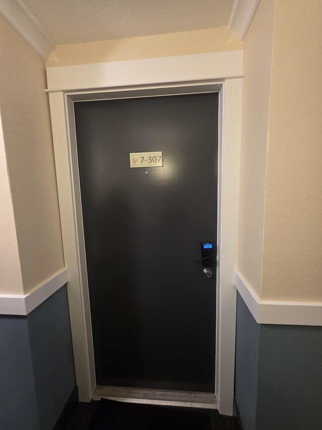 Photo - 300 N 130th St