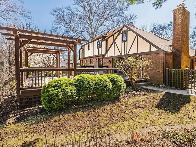 Photo - Large 5BR/3.5 Bath in Elm Heights. Available Now!