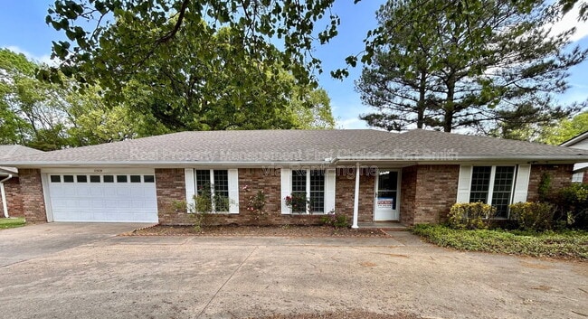 Building Photo - 10509 Meandering Way