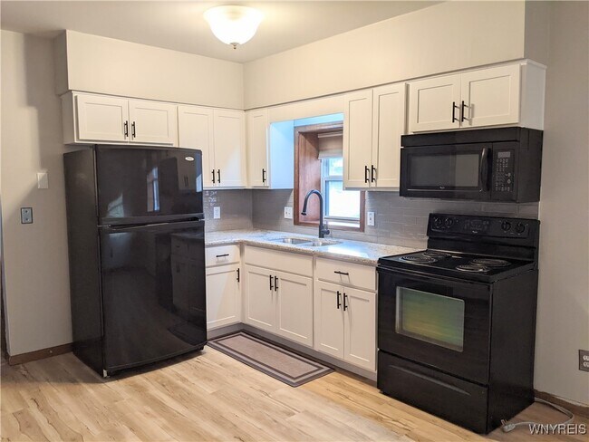 Photo - 6926 Maple Dr