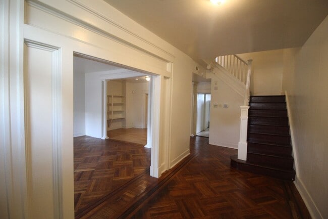 Photo - 2026/2027 JHU Off-Campus Awesome 6bd/3ba spacious and CAC! Available 6/9