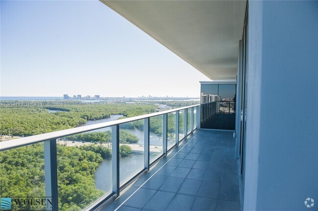 Building Photo - 16385 Biscayne Blvd Unit 2615 Rental