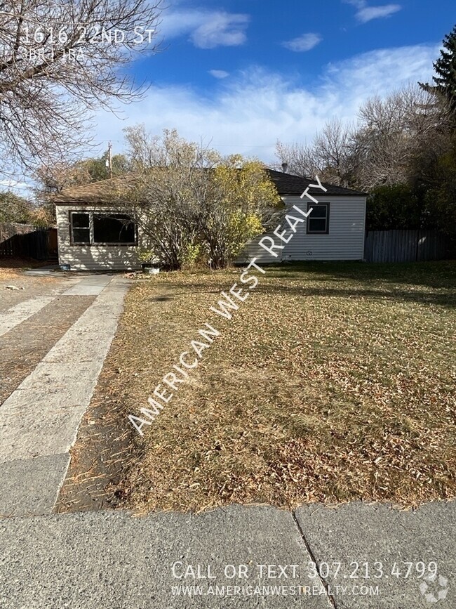 Building Photo - 3bed/1bath with garage Rental