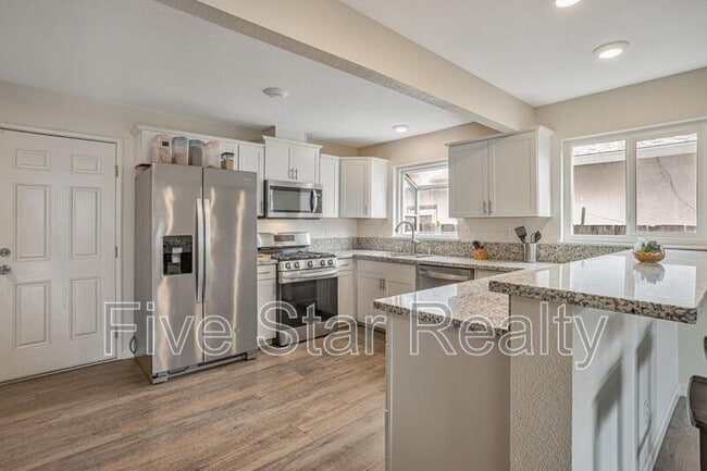Photo - 1734 Harris St