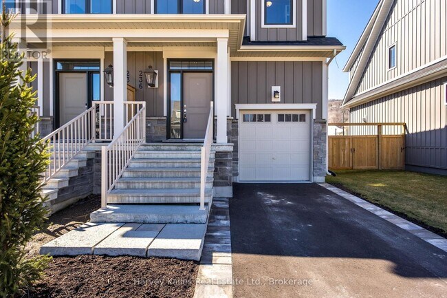 Photo - 236 Yellow Birch Cres