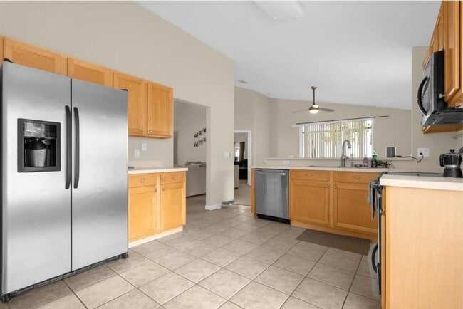 Photo - 818 Oxford Dr