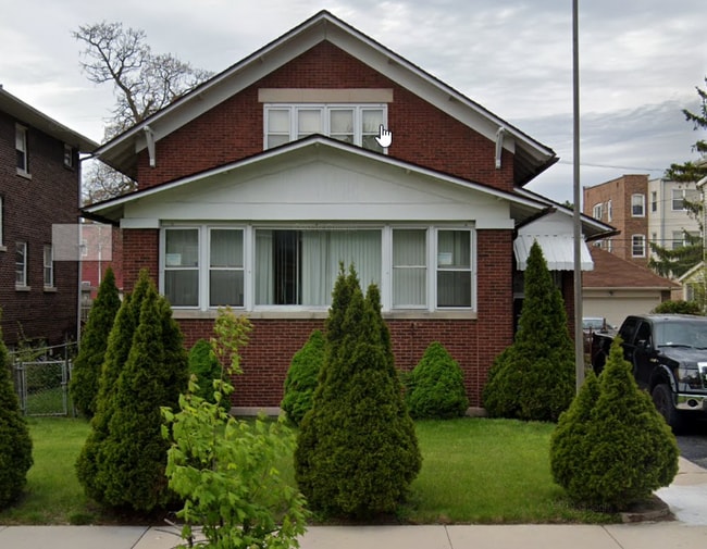 Building Photo - 7324 S Oglesby Ave