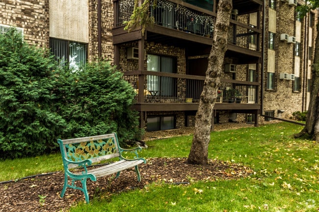 Photo - Oakridge Apartments