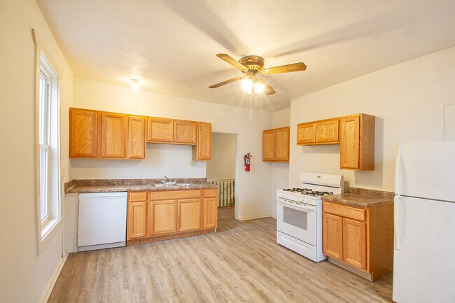 Building Photo - 435 Franklin Ave Unit 2