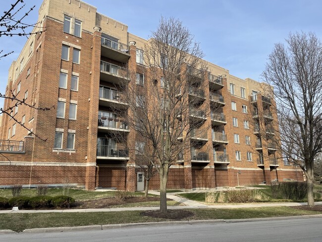 Building Photo - 655 Perrie Dr Unit 305