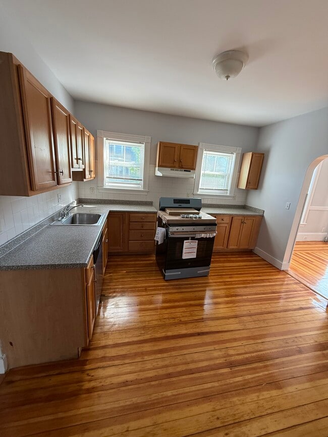 Building Photo - 68 Willow Ave Rental