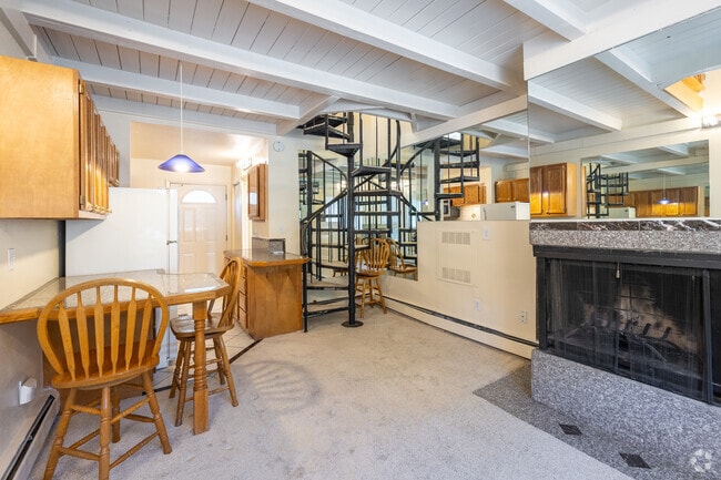 2BR, 1BA - 625SF - Living Room