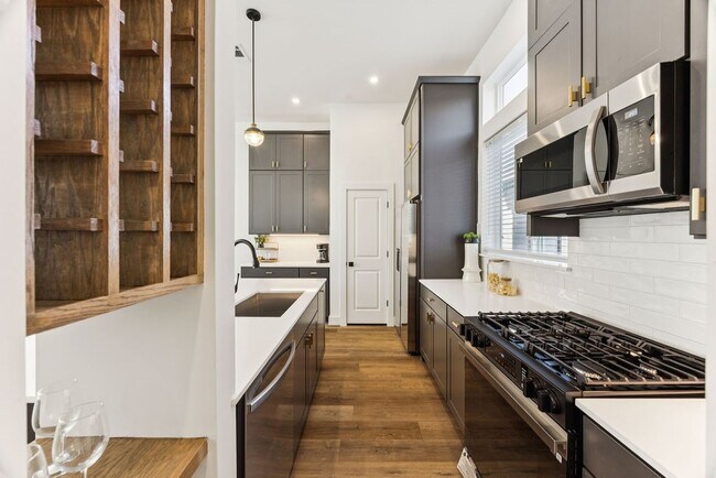 Photo - 2125 Hoskins Dr