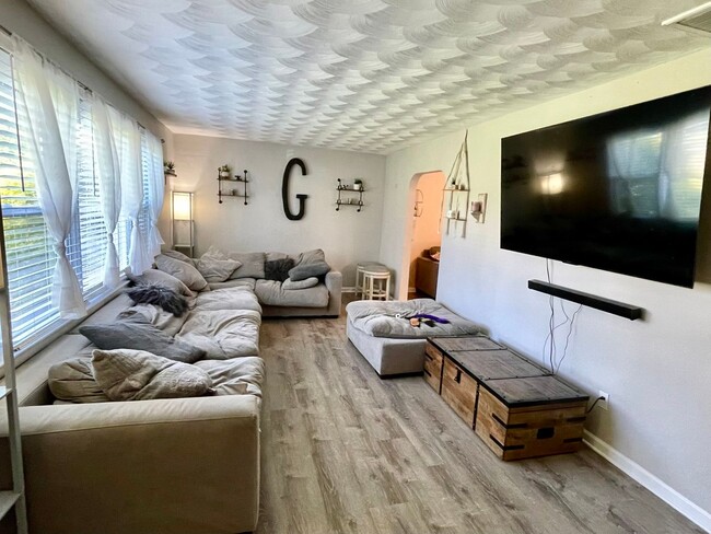 Photo - 4-Bedroom Home with Bonus Flex Room