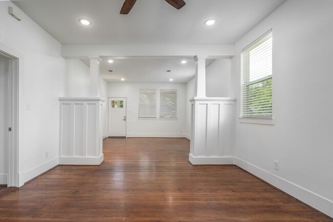 Photo - 2311 Lee St