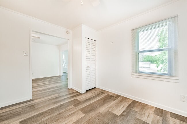 Building Photo - 123 The Strand Rental