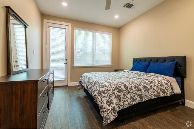 1BR/1BA, 650SF - Bedroom - Huntsville Village Apartments