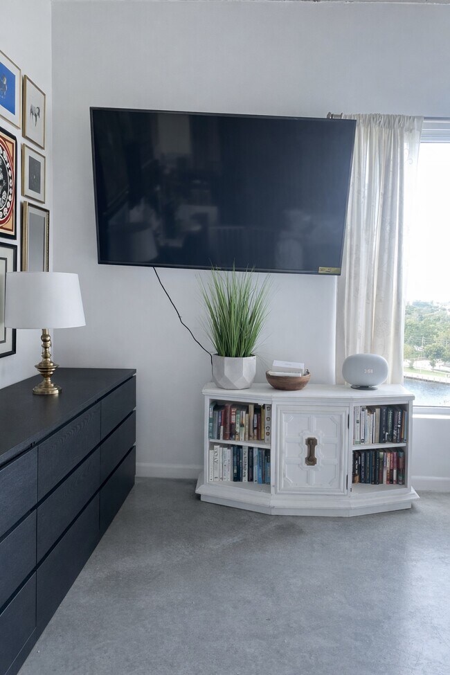 Photo - 10 SW South River Dr Unit 1010