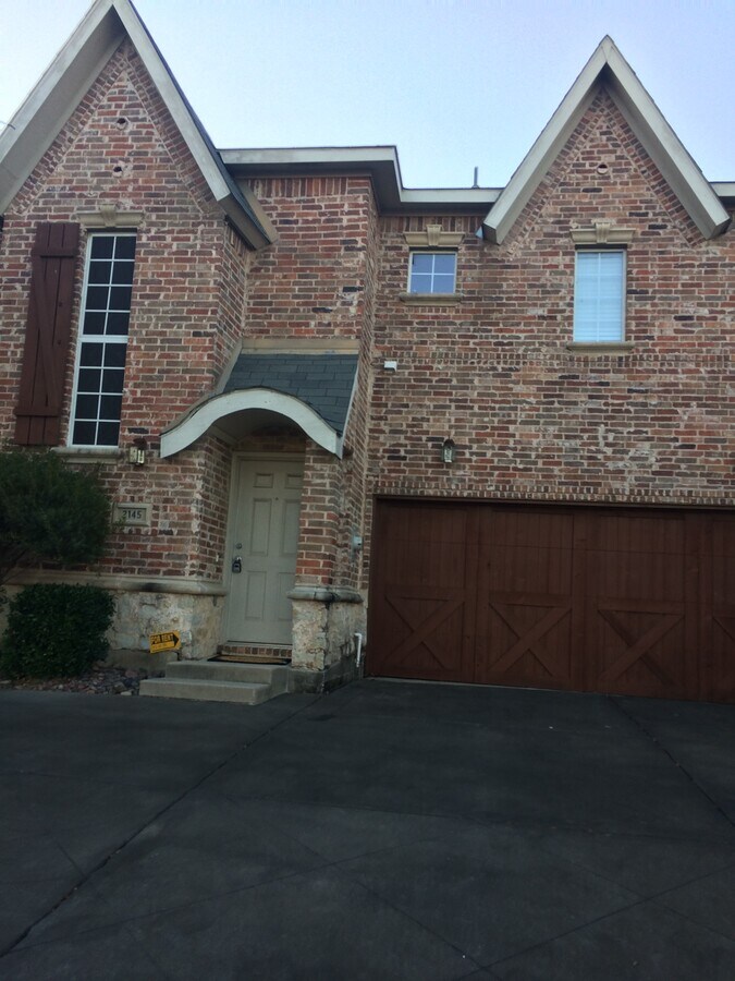 Photo - 2145 Parkview