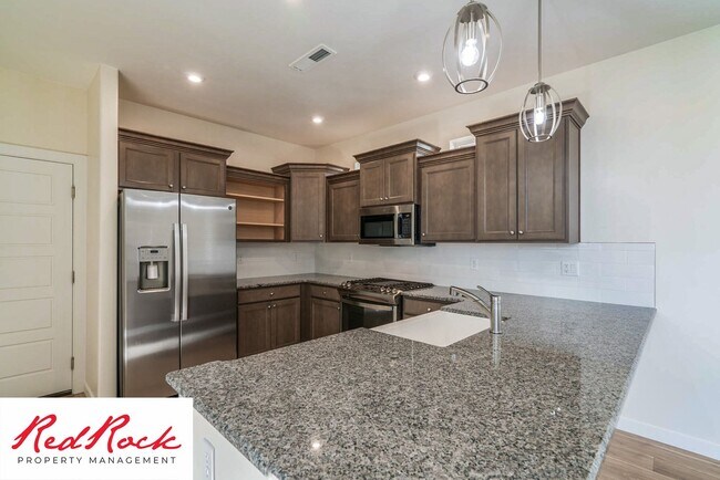 Photo - Beautiful 4 bedrooms & 2.5 bathrooms Townh...