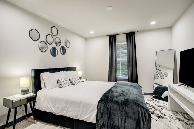 Photo - 3448 Elgin St Unit 5