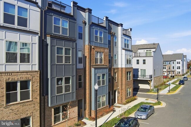 Photo - 2136 Glacier Rd