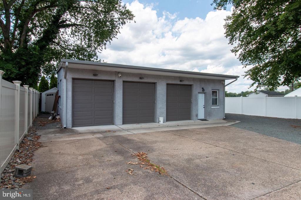 Photo - 115 Samdin Blvd