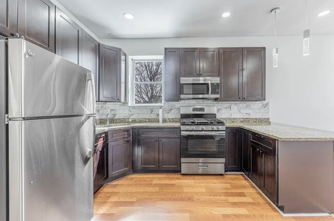 Building Photo - 1903 N Kildare Ave Unit 2