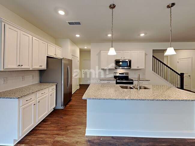 Photo - 825 Headland Way