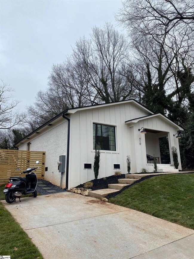 Building Photo - 410 Birnie St Rental