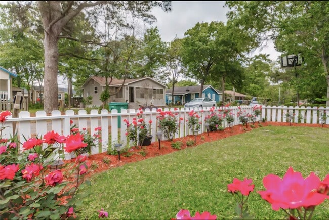 Building Photo - 4910 Charles St