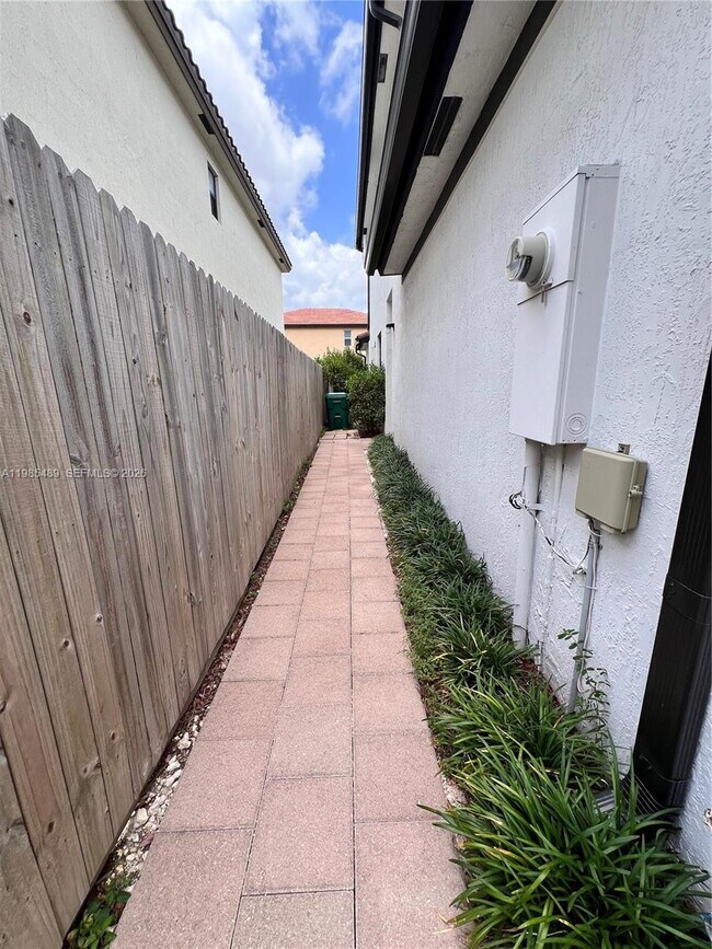 Photo - 24836 SW 118th Ave Unidad 0