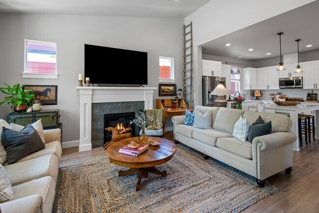 936 E Black Butte Ave