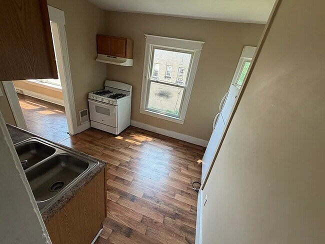 Photo - 739 Genesee St Unit 4