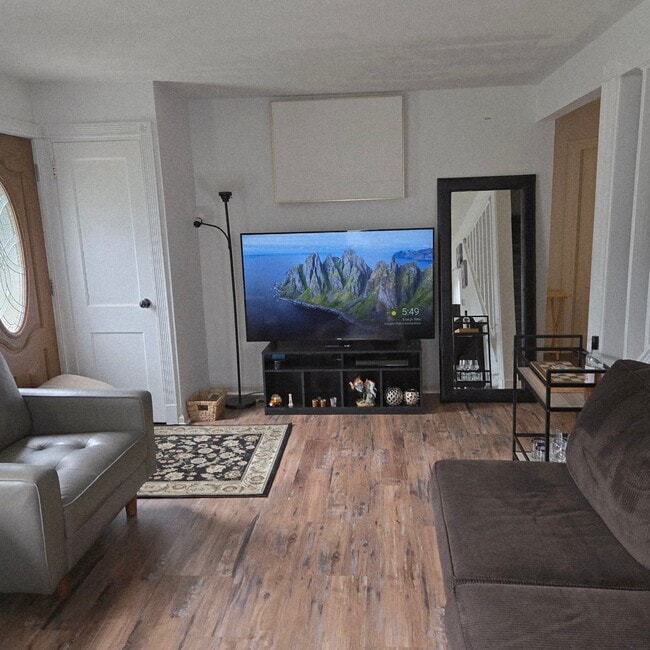 Photo - 143 Hartshorn Dr