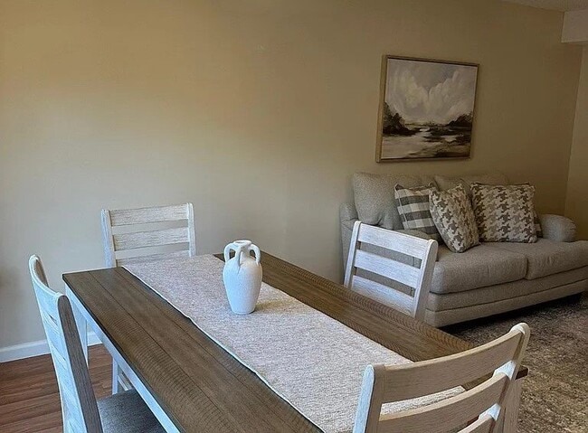 Photo - 2503 E Lakeview Dr