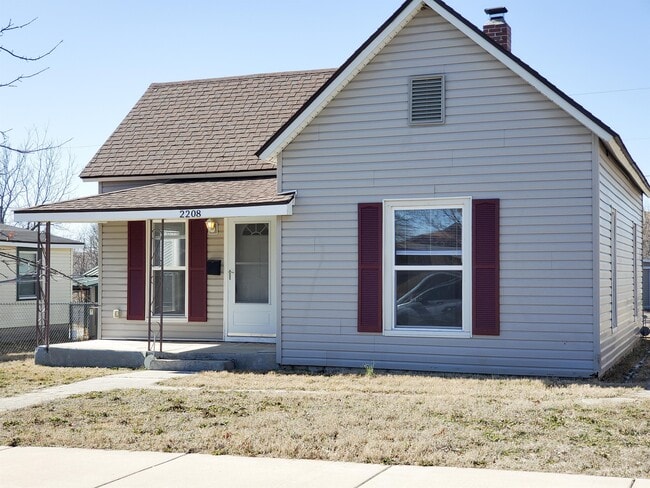 Building Photo - 2208 Bird Ave