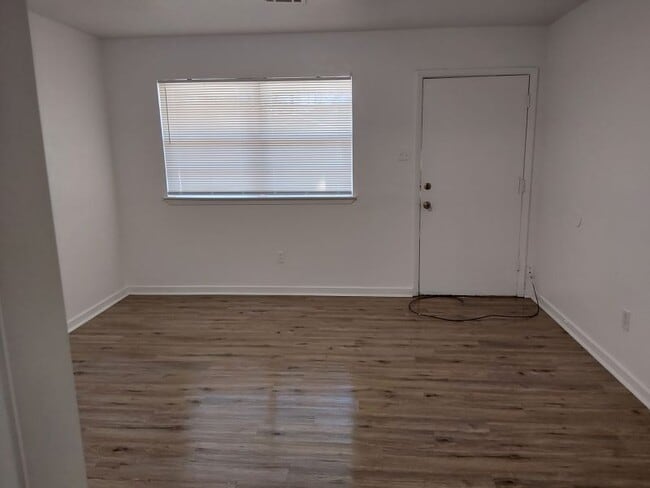 Building Photo - 3608 Meadowlark Dr