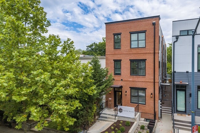 Photo - 727 Kenyon St NW Unit B