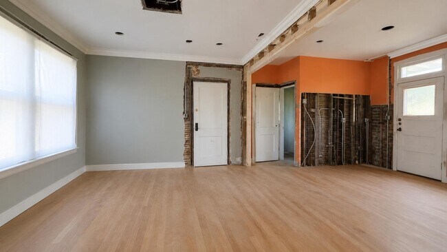 4763 N Manor Ave Unit 2