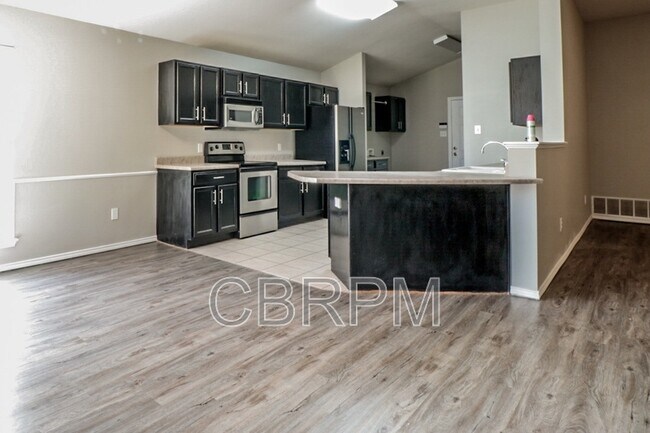 Photo - 6808 88th St