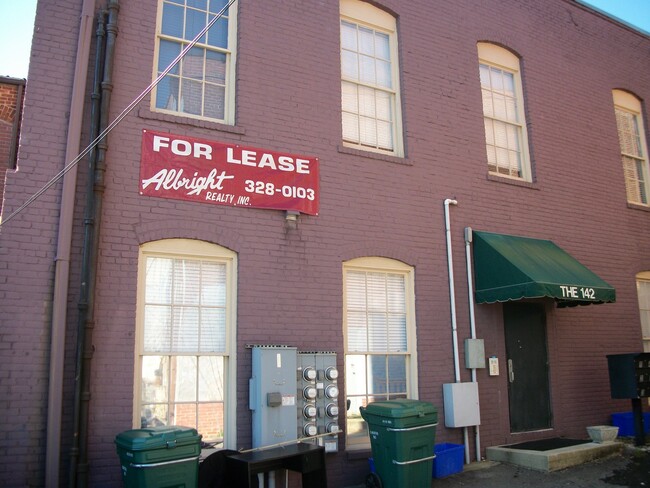 Building Photo - 142 Gadsden St