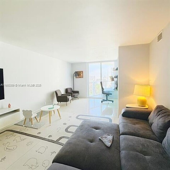 Photo - 2401 Collins Ave Unidad 2401 Collins Ave appt 1209