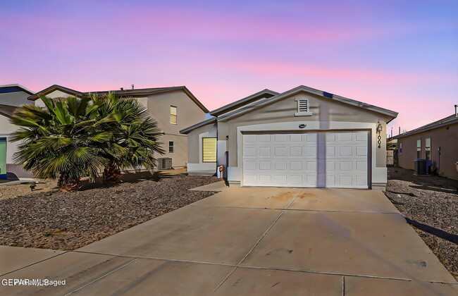 Photo - 1004 Aircoupe Way