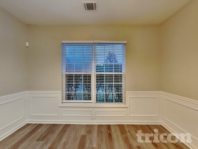 Photo - 1282 Winwood Dr